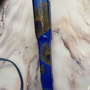 Gently used Paul Mitchel flat iron